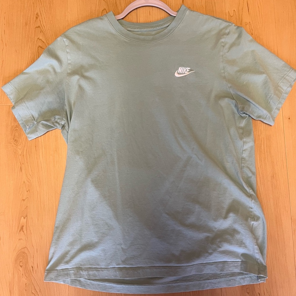 Nike Men's Green T-Shirt